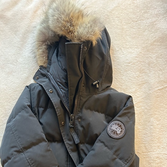 Woman’s Canada Goose Parka Jacket - Picture 2 of 10